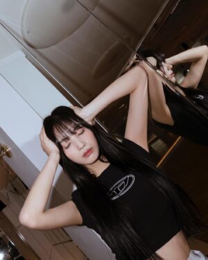 Choi Yun-jin Instagram - warming up