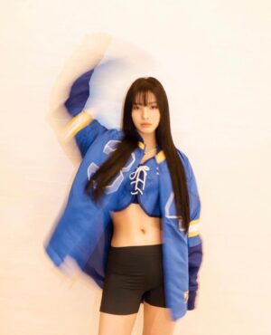 Choi Yun-jin Instagram - 🦋✨