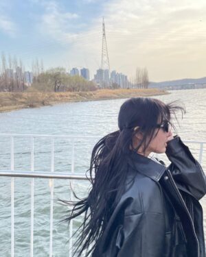 Choi Yun-jin Instagram - And love ya 💙