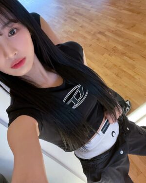 Choi Yun-jin Instagram - warming up