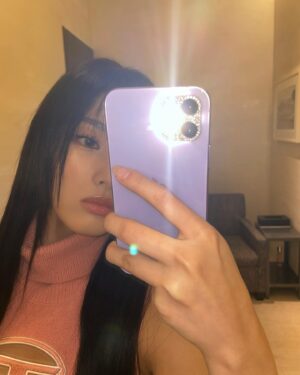 Choi Yun-jin Instagram - 💜🎀