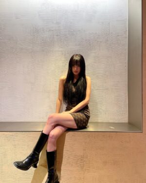Choi Yun-jin Instagram - Hi 🖤
