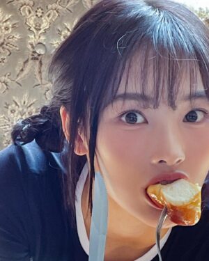 Choi Yun-jin Instagram - bagel world🥯