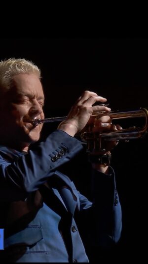 Chris Botti Instagram - Something to start off your weekend. Haven’t done this one in a little while… 

🎫 Comment “Tour” below and receive our full schedule and ticket links directly to your inbox 

#trumpet #chrisbotti