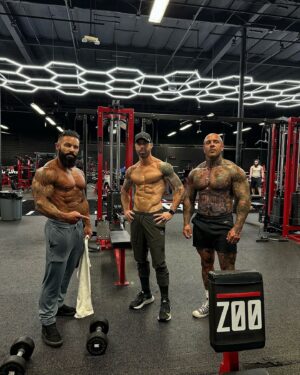 Chris Daughtry Instagram - EPIC training session today @zooculture with my brother @fraserbayley and @austin.hancock1 !!!

Also was SUPER COOL meeting @simeonpanda and running into @nickcannon 

Oh hey @moreplatesmoredates this @gorillamind is NO JOKE!!!