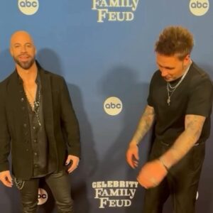 Chris Daughtry Instagram - IT ALL GOES DOWN TONIGHT!!!! 👊🤘We're going head to head against our boys in @paparoach on @familyfuedabc all in support of @afspnational 

Don't miss #CelebrityFamilyFued TONIGHT at 8/7c on @abc and streaming on @hulu

Who you got???

#familyfued