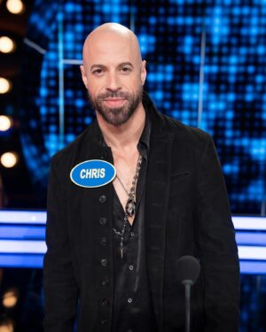 Chris Daughtry Instagram - IT ALL GOES DOWN TONIGHT!!!! 👊🤘We're going head to head against our boys in @paparoach on @familyfuedabc all in support of @afspnational 

Don't miss #CelebrityFamilyFued TONIGHT at 8/7c on @abc and streaming on @hulu

Who you got???

#familyfued