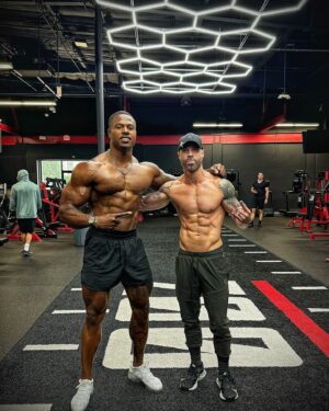 Chris Daughtry Instagram - EPIC training session today @zooculture with my brother @fraserbayley and @austin.hancock1 !!!

Also was SUPER COOL meeting @simeonpanda and running into @nickcannon 

Oh hey @moreplatesmoredates this @gorillamind is NO JOKE!!!