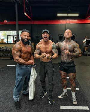 Chris Daughtry Instagram - EPIC training session today @zooculture with my brother @fraserbayley and @austin.hancock1 !!!

Also was SUPER COOL meeting @simeonpanda and running into @nickcannon 

Oh hey @moreplatesmoredates this @gorillamind is NO JOKE!!!