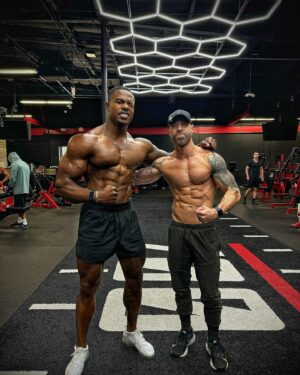 Chris Daughtry Instagram - EPIC training session today @zooculture with my brother @fraserbayley and @austin.hancock1 !!!

Also was SUPER COOL meeting @simeonpanda and running into @nickcannon 

Oh hey @moreplatesmoredates this @gorillamind is NO JOKE!!!