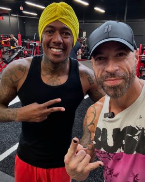 Chris Daughtry Instagram - EPIC training session today @zooculture with my brother @fraserbayley and @austin.hancock1 !!!

Also was SUPER COOL meeting @simeonpanda and running into @nickcannon 

Oh hey @moreplatesmoredates this @gorillamind is NO JOKE!!!