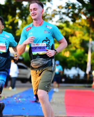 Chris Jonathan Roy Chaafe Instagram - เก็บตก จากงานวิ่ง MCOT Run ที่ จ.น่าน เมื่อวันที่ 19 พฤศจิกายน ที่ผ่านมา พรุ่งนี้เจอกันต่อที่ สงขลาครับผม 🤗🤗 #mcotrun #ltmfm95 #marathon #halfmarathon #run #running