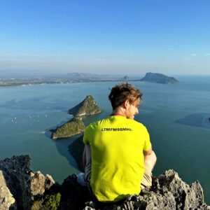 Chris Jonathan Roy Chaafe Instagram - This year was good, but next year... next year will be great!
ปีนี้เป็นปีที่ดี.... แต่ปีหน้าจะเป็นปีที่ดีกว่า

#Thailand #mountains #sea #travel #instagood #instagram #photooftheday #เขาล้อมหมวก