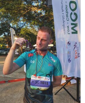 Chris Jonathan Roy Chaafe Instagram - จบไปกับงาน mcot run ที่จังหวัดน่าน
งานนี้ 21km ทำเวลา 1:49:32

เจอกันงานต่อไปครับ ซึ่งก็ยังรับสมัครนักวิ่งอยู่ mcot run สงขลา วิ่งริมหาดสมิหลา 1 คนวิ่ง 1 ต้นไม้ มาแลนนำกันเด้ออ