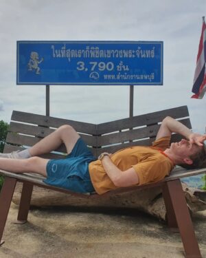Chris Jonathan Roy Chaafe Instagram - ขึ้นเขาวงพระจันทร์ #Sundaytrip