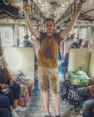 Chris Jonathan Roy Chaafe Instagram - เหงือท่วมมม !! เดินทางรถไฟ ประหยัดนะบอกก 2บาท เอง

#รถไฟ #train #AmazingRace #คนหัวครัว #ครอบครัวหัวครัว #travel #Thailand #bangkok
