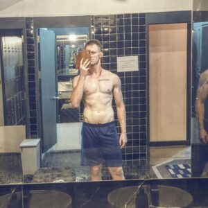 Chris Jonathan Roy Chaafe Instagram - จงกระทำในสิ่งที่ผู้อื่นไม่ทำ เพื่อรับผลลัพธ์ที่ผู้อื่นจะไม่ได้รับ

6 เดือนผ่านไป เริ่มเห็นผลของเหงื่อที่เสียไป ทำอะไรก็ตามไม่ต้องไปคิดถึงผลลัพธ์ปลายทาง แค่ทำมันไปเรื่อยๆ อย่าหยุด 

Do what others don't, to get the results that others won't.

Entering the 6th month of a somewhat disciplined training at the gym 🤣

#gym #training #running #fitness #instagram #สุขภาพ #ฟิตเนส #ยิม