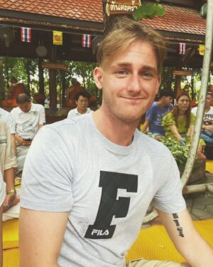 Chris Jonathan Roy Chaafe Instagram - ชีวิต จะทุกข์ มันก็ทุกข์แต่เพียงคนเดียว เพราะงั้นสุขดีกว่า ถ้าหากทุกข์ไม่ช่วยอะไรให้ดีขึ้น เข้าพรรษานี้ งดแอล แต่ไม่งดเที่ยวนะคร้าบบ 😅 #เข้าพรรษา #ฟังธรรม #ทำบุญ
