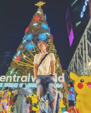 Chris Jonathan Roy Chaafe Instagram - It's beginning to look a lot like christmas 🎶🎶
#centralworld #bangkok #christmas #thailand