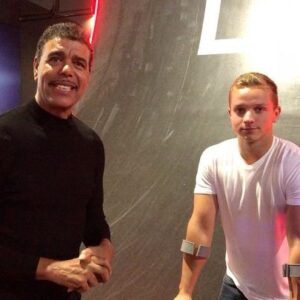 Chris Kamara Instagram - Me and @olliejeans are just about to go up the Wall at the new Ninja Warrior Adventure Park in Sheffield not sure who’s got the better chance of making it up!😂😂