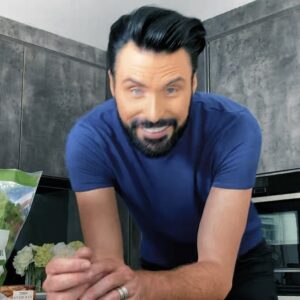 Chris Kamara Instagram - Dedicate the food you love, to the people you love. Who will you dedicate a dish to? Share yours by tagging #FoodLoveStories. @tesco @TessDaly @ashleybanjo @annarichardso @carra23 @rylan @staceysolomon @stephenmulhern #ad
