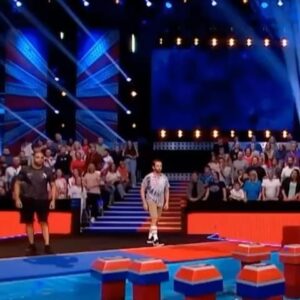 Chris Kamara Instagram - Great to see @ninjawarrioruk back on screens tea time (5pm) - all the incredible ninjas giving by it their all @benshephardofficial @rochellehumes