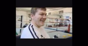 Chris Kamara Instagram - One fight that was somehow missed of the Hatton documentary 🤷🏽‍♂️ 🥊 full video on YouTube https://youtu.be/3A40W10DDrU