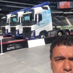 Chris Kamara Instagram - Sneak peek into my office for the day @UltimateStrong UK’s Strongest Man’s Grand Final 🏋️‍♀️ can’t wait 😊
