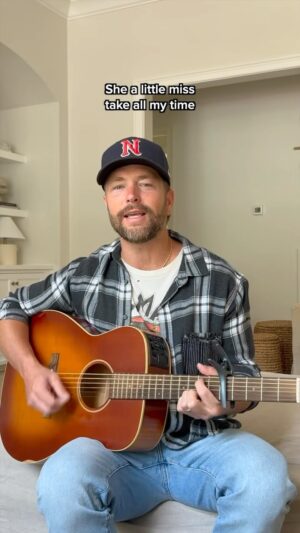 Chris Lane Instagram - Challenge accepted. “Mistake - Acoustic” out now. Link in bio.