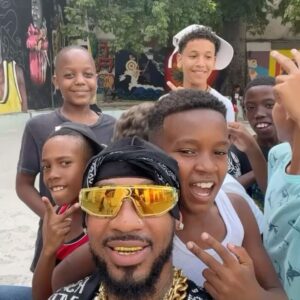 Chris Smalls Instagram - New Film 🎥 🚨🍿Premieres Tomorrow on @bellyofthebeastcuba 🇨🇺 YouTube  Channel 

cuba si bloqueo no viva CUBA! ✊🏽

“One person’s life is worth millions of times more than all the properties of the richest man on earth” -CHE 

#endtheembargo