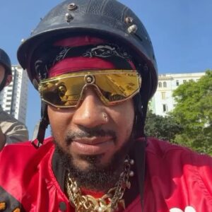 Chris Smalls Instagram - New Film 🎥 🚨🍿Premieres Tomorrow on @bellyofthebeastcuba 🇨🇺 YouTube  Channel 

cuba si bloqueo no viva CUBA! ✊🏽

“One person’s life is worth millions of times more than all the properties of the richest man on earth” -CHE 

#endtheembargo