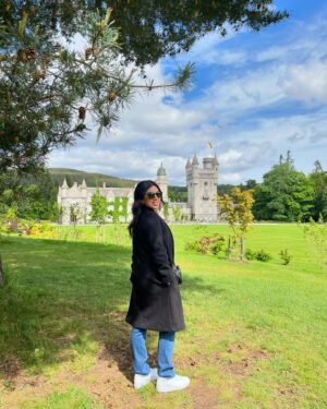 Chrissie Fit Instagram - I apparently went on a Castle Crawl in Scotland 🏰🏴󠁧󠁢󠁳󠁣󠁴󠁿 Even got to be one of the first peeps to tour Balmoral! I still can’t believe it! You also might recognize the last castle if you’re into treacherous games 😈 @peacock 

#Scotland #castlesofscotland #castles #castlecrawl (this is surely not a thing) #balmoral #balmoralcastle #queenelizabeth #scottishhighlands #thetraitorsus #peacockpartner