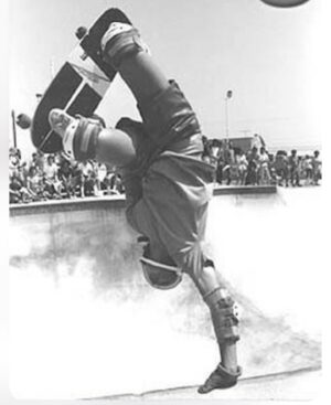 Christian Hosoi Instagram - THE HEAVIEST SKATEPARK POOL I EVER RODE TO THIS DAY!!! THE ORIGINAL COMBi 🔥⚔️🔥 #provinggrounds SEPARATING THE MEN FROM THE BOYS!!! @pipelineskatepark #badLands STOKED I WAS A SKATEBOARDER DURING THIS TIME PERIOD AND ERA… ❤️✝️❤️ #ThankYouJesus 🙏🏽 📸?