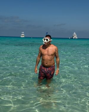 Christian Vieri Instagram - 🐠🐠🐠🐟🐟🐬🐬🦈🦈🦈🐋🐋🐋🐳🐳🐳🐳🐳🚤🚤🛥️🛸🛥️🛸🛸🛶🛶🛶⛱️⛱️⛱️⛱️⛱️🏝️🏝️🏖️🏖️🏖️🏖️🤿🤿🤿🤿🤿🤿🤿🤿🤿