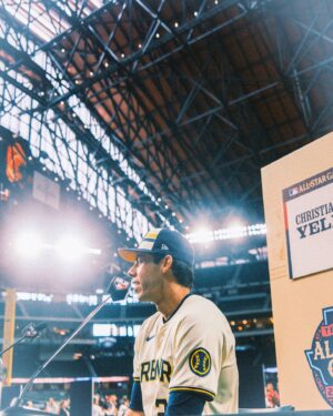 Christian Yelich Instagram - Everything is bigger in Texas 🤘