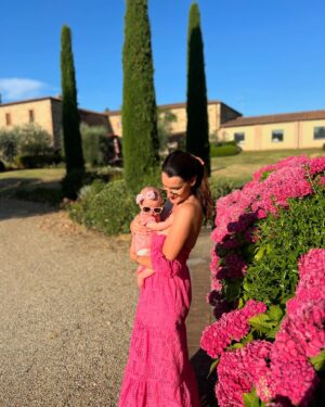 Christina Pascucci Instagram - What a beautiful world it can be when I see it through your eyes

 

#AlessandraSloane #Tuscany