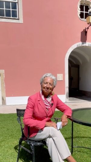 Christine Lagarde Instagram - I’ve arrived in Sintra, Portugal, for this year’s #ECBForum on Central Banking.

I’m looking forward to three days of interesting discussions with policymakers from all over the world about the economy and monetary policy in this era of transformation.