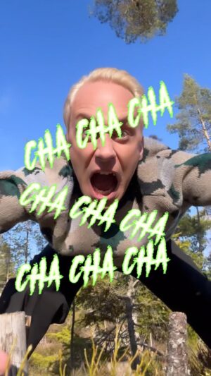 Christoffer Strandberg Instagram - Europe, this is Finland calling! Pick up! 💚
Please spread this important information.
Nyt koko manner mukaan meidän possujunaan ja Käärijästä kuningas. 🇫🇮
@eurovision @uudenmusiikinkilpailu #chachacha #finland #eurovision