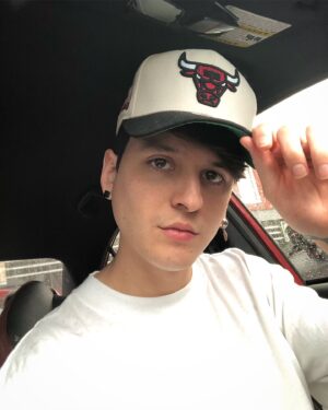 Christopher Vélez Instagram - So fresh… so clean 💇🏻‍♂️😎