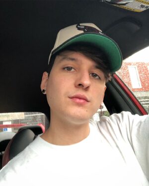Christopher Vélez Instagram - So fresh… so clean 💇🏻‍♂️😎