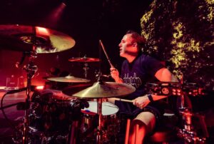 Chuck Comeau  Instagram - Sydney!! You were amazing! 🤘🙏❤️🇦🇺

Thank you for making us feel so welcome. Can’t wait for night 2 next week! 🤩🤩🤩

Brisbane, are you ready for the show tonight? 

📸: @skylerbarberio