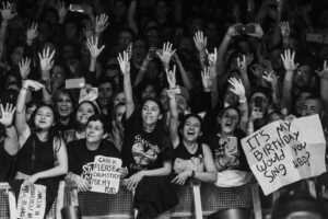 Chuck Comeau  Instagram - Muchas Gracias, Bogotá! 💛💙❤️

So grateful for the extraordinary life we get to have traveling the world, visiting beautiful places and playing music for you. 

I wouldn’t trade it for anything else in the world. 🙏🙏🙏

Colombia, we will be back and it won’t take another 12 years! Gracias for the best night! 🇨🇴🤩🤘

📸: @annaleemedia