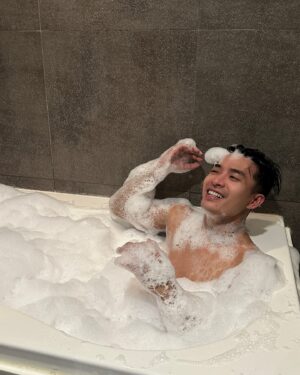 Chun-Hao Hu Instagram - Chillling 

#life