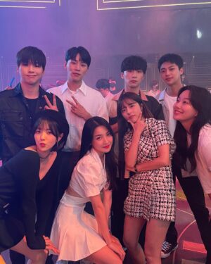 Chun Young-min Instagram - 열심히흔들었던그날,,,,🍾✨