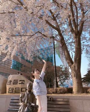 Chun Young-min Instagram - 🌸🤍