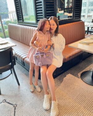 Chutima Teepanat Instagram - ขอบคุณสำหรับปาเก๋านุ่มๆน่าร๊ากนะคะ @ploiiyada 💜💜💜💜🥹
