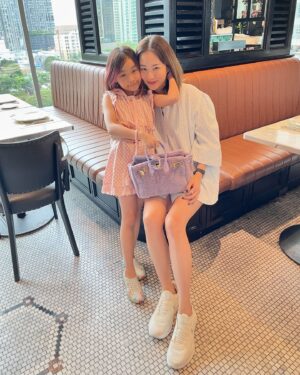 Chutima Teepanat Instagram - ขอบคุณสำหรับปาเก๋านุ่มๆน่าร๊ากนะคะ @ploiiyada 💜💜💜💜🥹