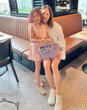 Chutima Teepanat Instagram - ขอบคุณสำหรับปาเก๋านุ่มๆน่าร๊ากนะคะ @ploiiyada 💜💜💜💜🥹