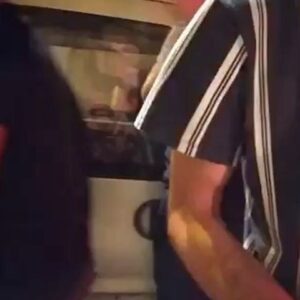 Cihangir Ceyhan Instagram - Bugün Azer’e sizinle birlikte ben de veda ediyorum. Benim için çok özel ve her zaman hatırlayacağım bir ruh oldu Azer ve iki sezondur bu ruha hayat vermeme vesile olan herkese teşekkür etmek isterim. Azer’le beraber çok şey öğrendim, büyüdüm, geliştim, birbirinden değerli ustalarla aynı seti paylaştım ve vakit yola devam
etme vaktiyse eğer daha da güçlenerek, yeni yollara, yeni maceralara bu ekip ve Ay Yapım sayesinde hazır hissettiğim içindir. Bu yolculukta bana inanıp bu fırsatı veren, arkamda duran ve destekleyen herkese çok teşekkür ederim. Son sahneye kadar yanımda olan ve bana yardımcı olan oyuncu arkadaslarıma, ustalarıma, Ay Yapım'a, sevgili yönetmenlerimize, senaristimize, tüm reji, prodüksiyon ve set ekibine... En önemlisi de tüm oyunculuk kariyerim boyunca vefasını esirgemeden beni destekleyen, arkamda duran, kadir-kıymet bilen izleyici kitleme sonsuz teşekkürler.  Buradan bir Azer geçti... Bir anımdan bahsetmek istiyorum #çukur ilk set günümde beni sete götüren prodüksyondan bir kardeşim  son set günümde beni eve bırakırken  şunu dedi “Abi ilk gün nasıl geldiysen öyle de gittin” bu benim için büyük bir onurdu... @cukurdizi @ayyapim