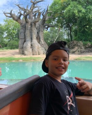 Cintia Rosa Instagram - Viagem de férias em família, cheia de encontros e encantos com amigos queridos! Essas lembranças irão permanecer em meu coração! Dias incríveis! #disneyworld